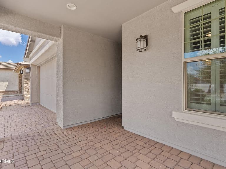 10723 E TWISTER Avenue photo 3