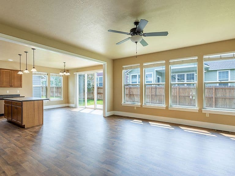 180 Bayberry Ln photo 3