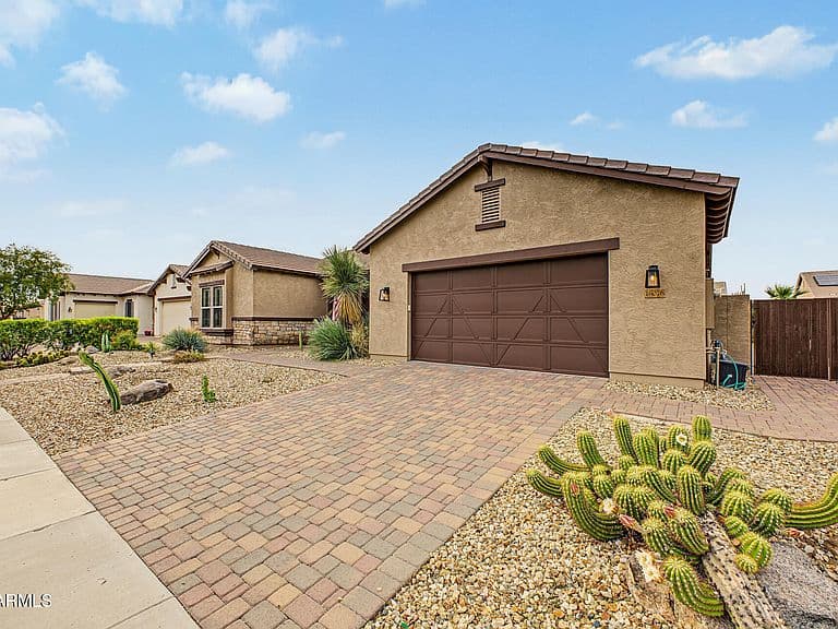 16076 W WILSHIRE Drive photo 4