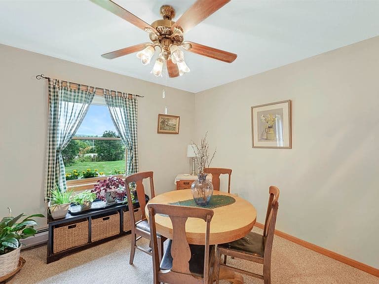 26 Waynes World Road photo 5