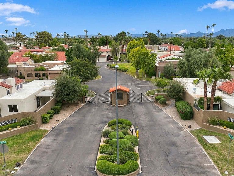 7331 E VALLEY VISTA Drive photo 3