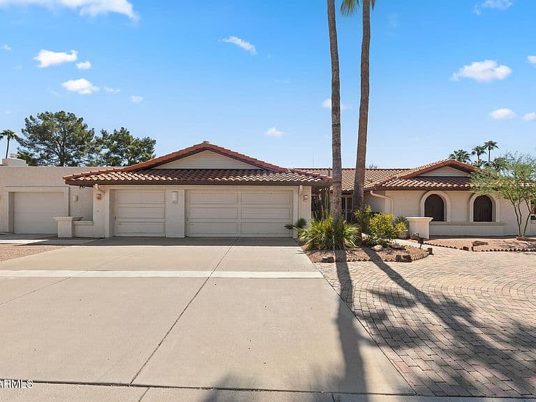 7525 E LARKSPUR Drive photo 2