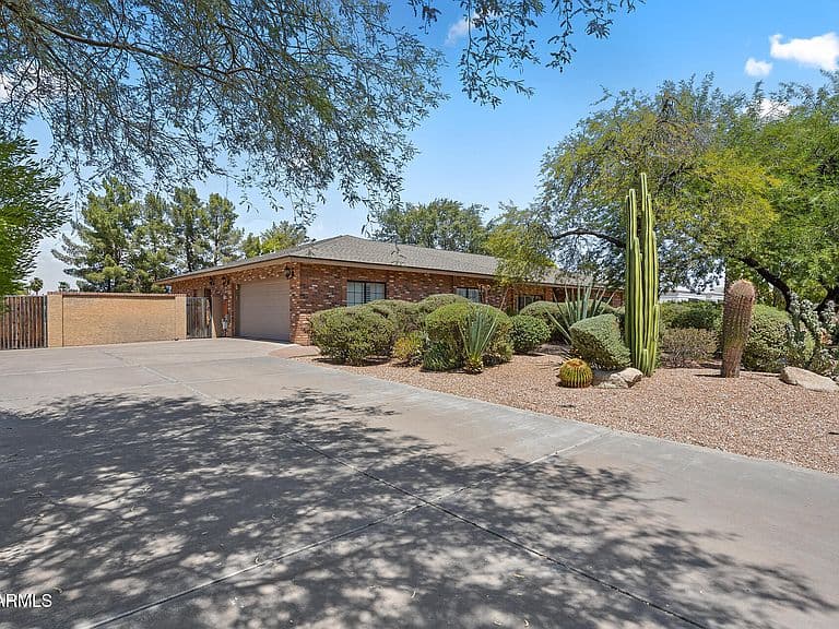 5220 E CORTEZ Drive photo 2