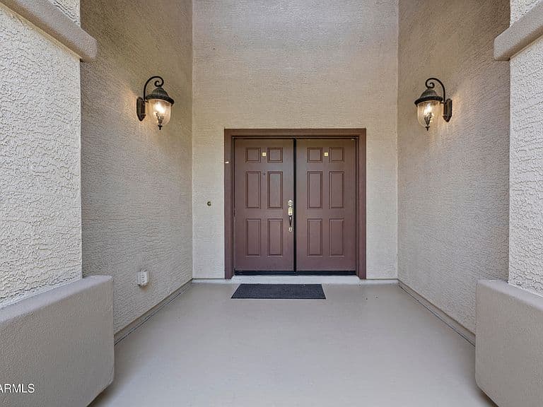 2723 E Courtney St photo 3