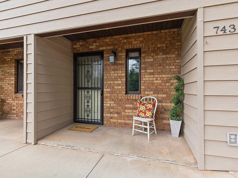 743 Plum Tree Ln photo 1