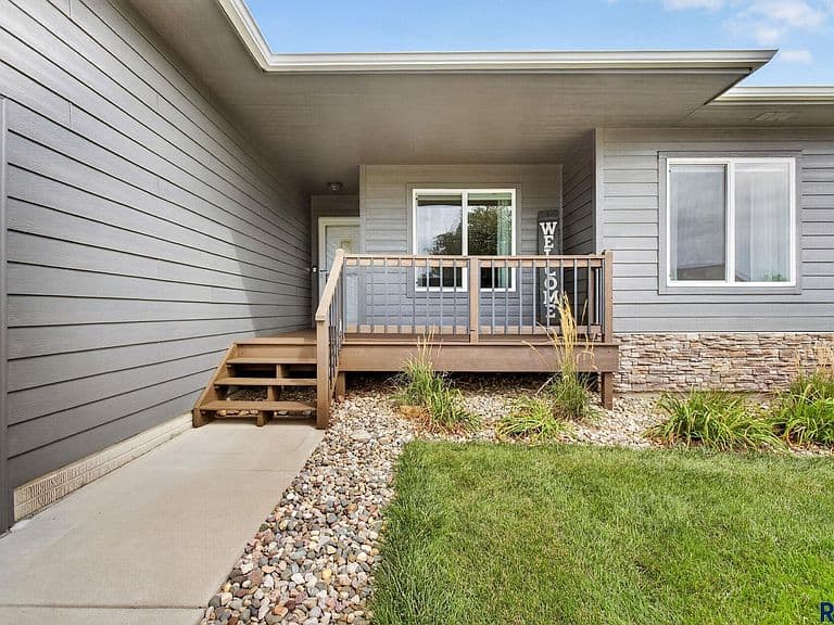 606 Marie Dr photo 2
