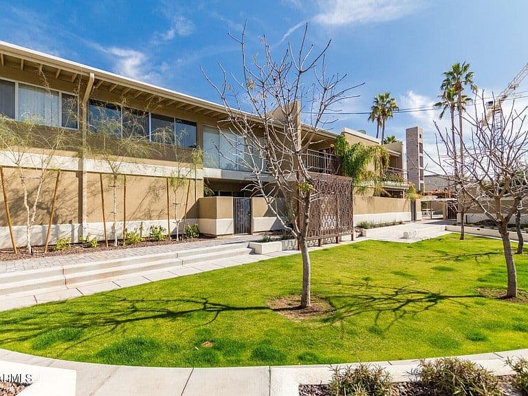 2233 E HIGHLAND Avenue #138 photo 1