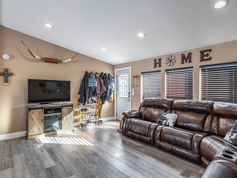 3858 Sand Drift Cir photo 4