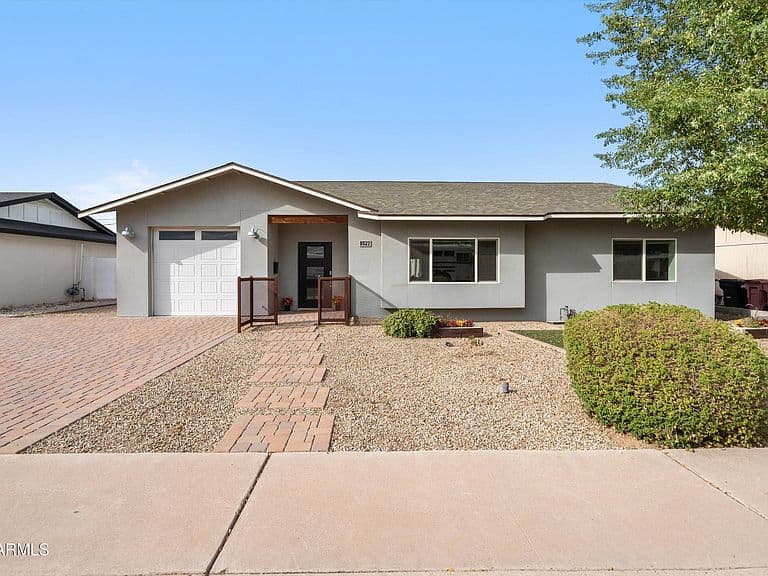 8522 E VERNON Avenue photo 2