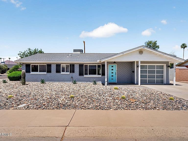 7302 E VERNON Avenue photo 2