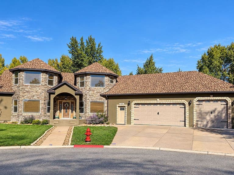 358 River Bend Dr photo 1