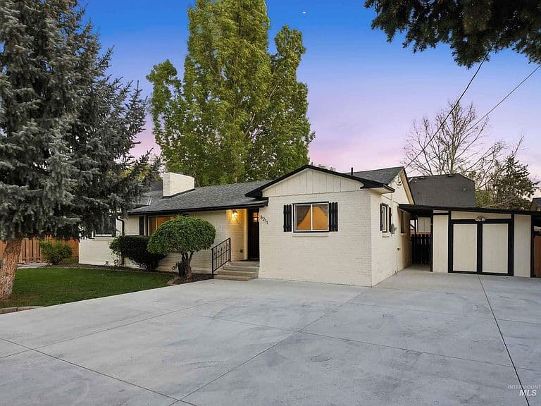 3211 W Plant Dr photo 1