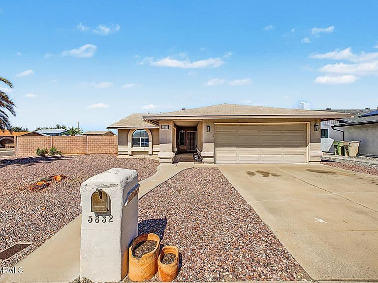 5832 W CAMPO BELLO Drive photo 2