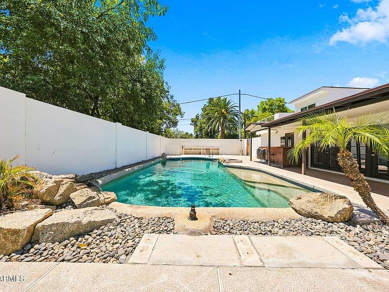 137 E VISTA DEL CERRO Drive photo 3