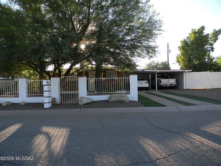 4901 N Plane Ave photo 1