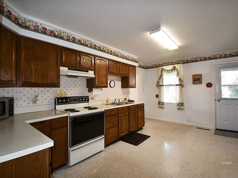 523 E Bell St photo 5