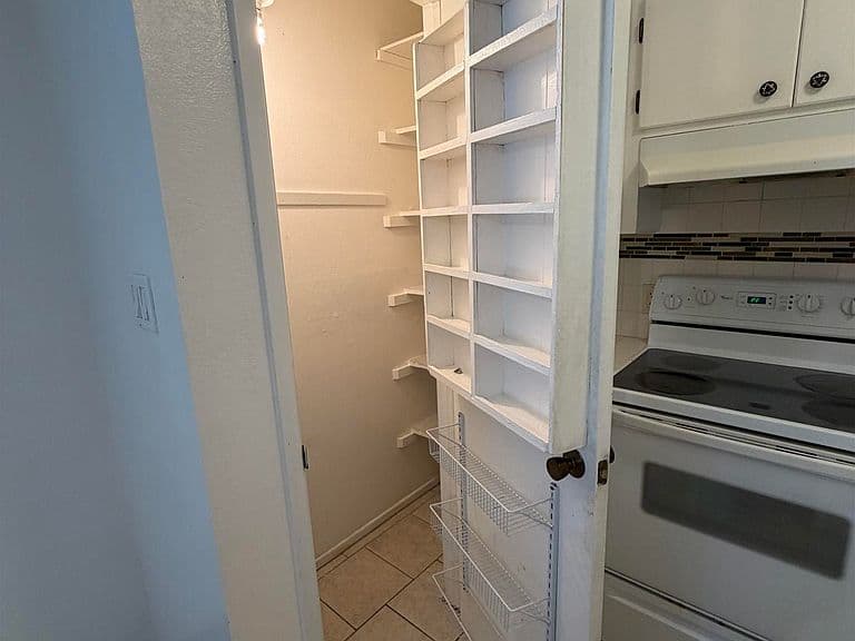 1250 W 20th Pl photo 4