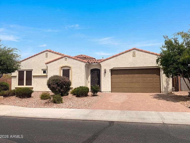 2312 E SUSAN Drive photo 1