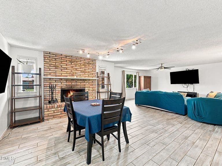 604 E DUNBAR Drive photo 3