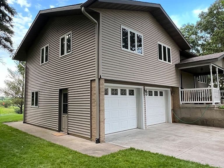 1016 S Longmore photo 2