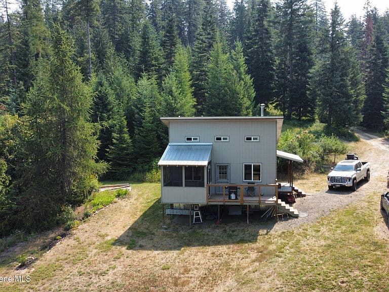 101 Maple Ln photo 1