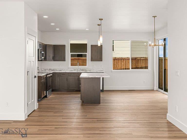 1106 Melissa Way photo 4