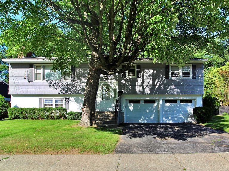 30 Roseade Parkway photo 1