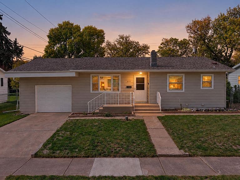 615 Bel Aire Dr photo 1