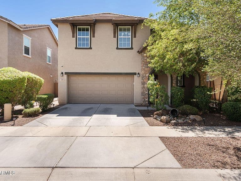735 E GARY Lane photo 2