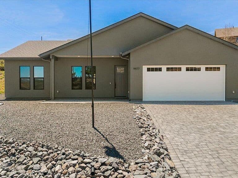 9977 E ARROWHEAD Drive photo 1