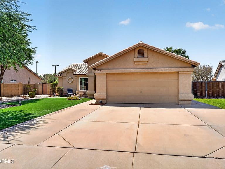 2155 E SHERRI Drive photo 4