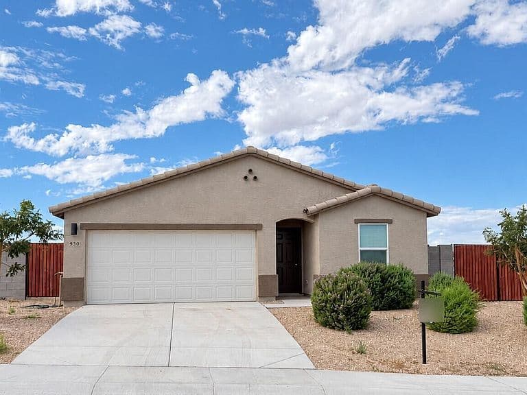 930 LOGAN Way photo 2