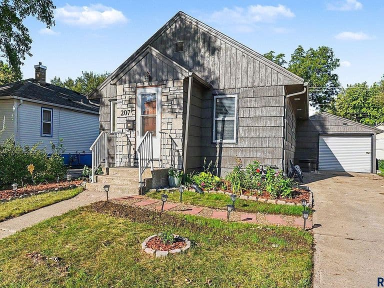 207 S Lincoln Ave photo 1