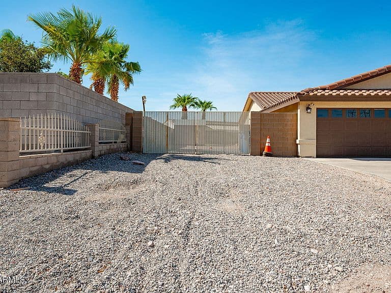 3472 Florence Avenue photo 4