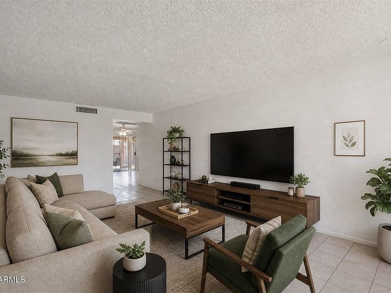 2104 E CORNELL Drive photo 3