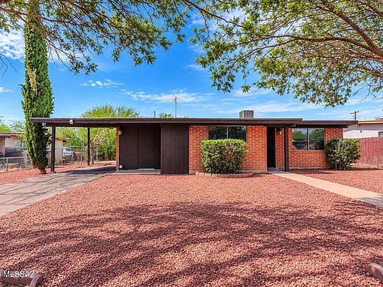 310 W Santa Luisa St photo 1