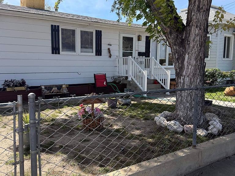 209 Thomas St photo 1