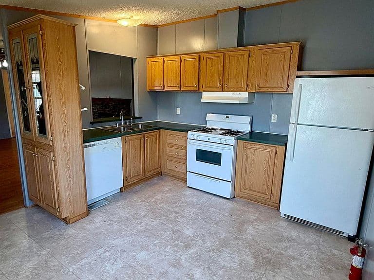 422 Morgan Ave photo 5