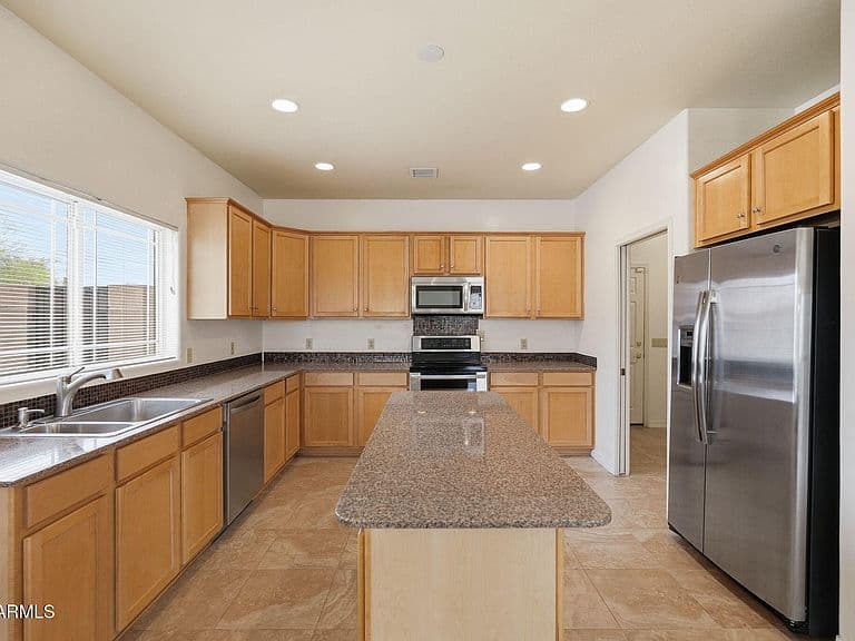 320 E QUAIL Court photo 5