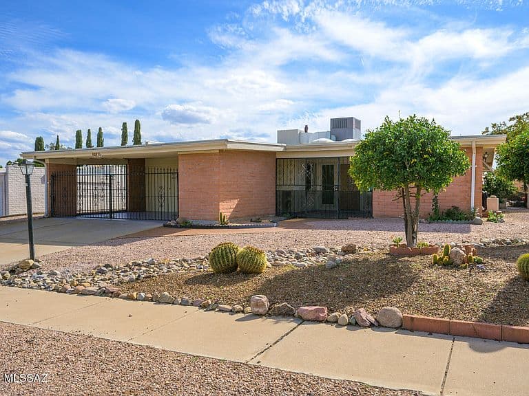 413 W San Ignacio photo 2
