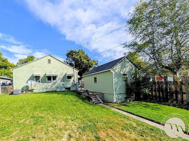 1030 Yale Ave photo 4