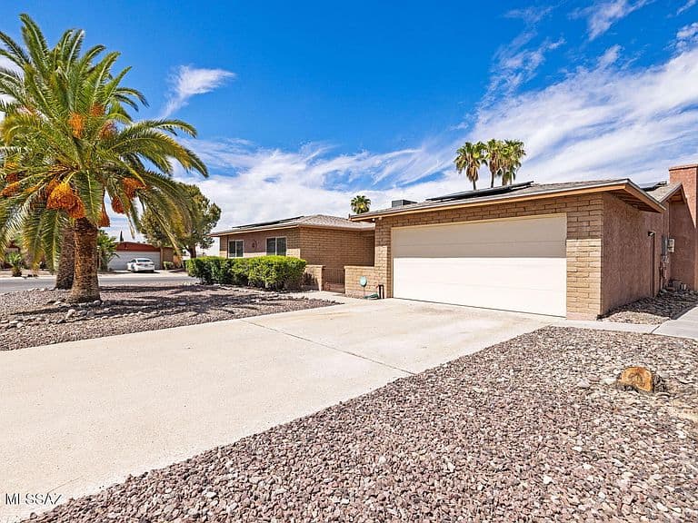 7551 E Camino Del Rio photo 1