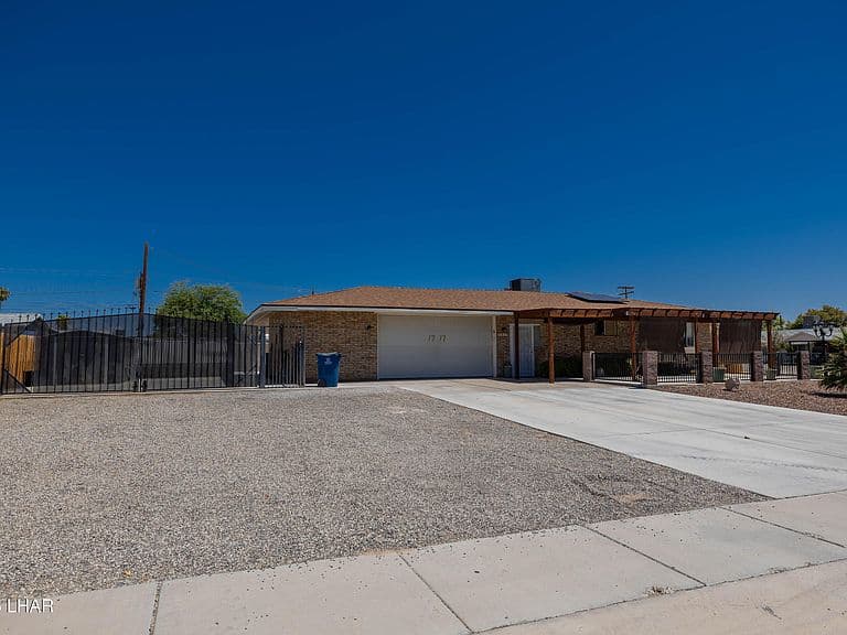 1717 S Ocotillo Ave photo 4