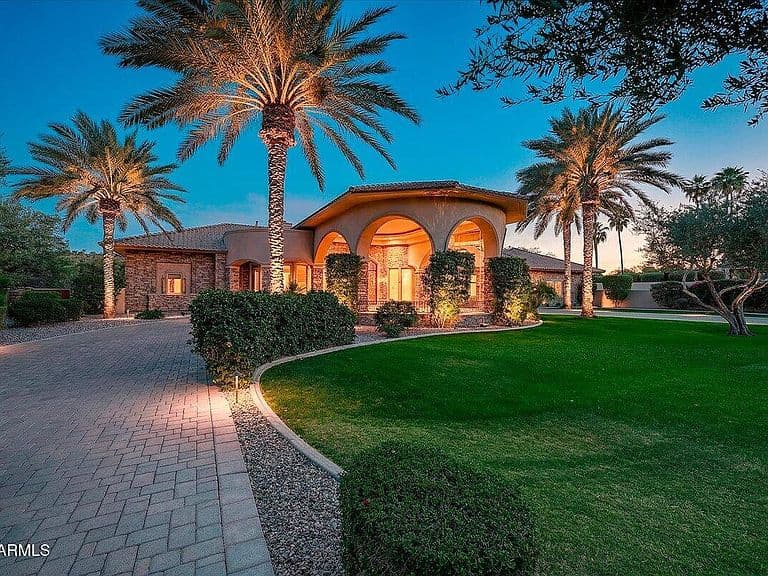 4807 E CRYSTAL Lane photo 1