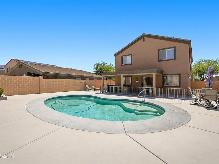 824 E WOLF HOLLOW Drive photo 1