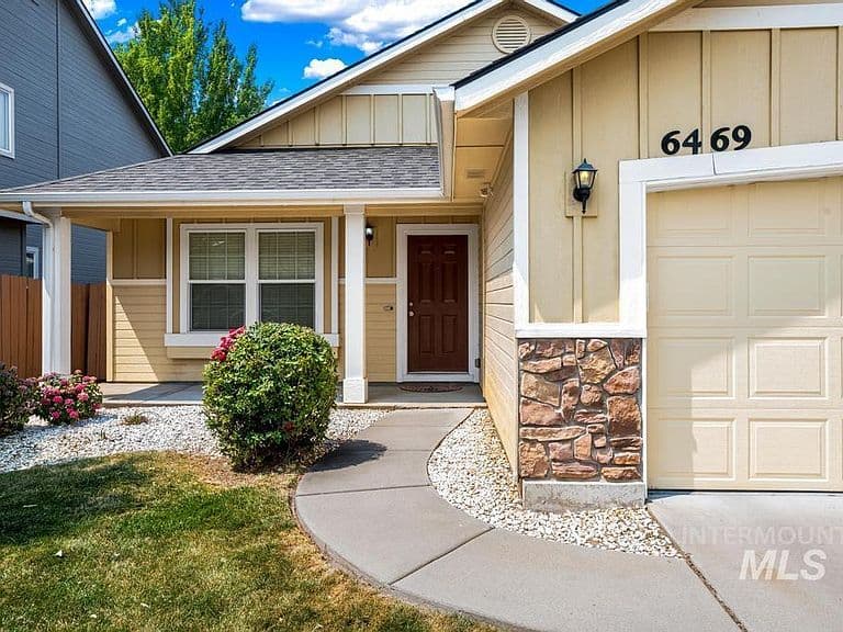 6469 S Mistyglen Ave photo 4