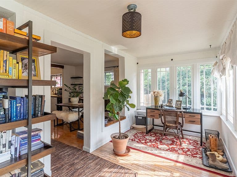 435 Park Ave photo 3