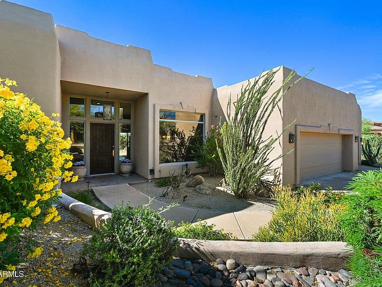 10877 E DALE Lane photo 2