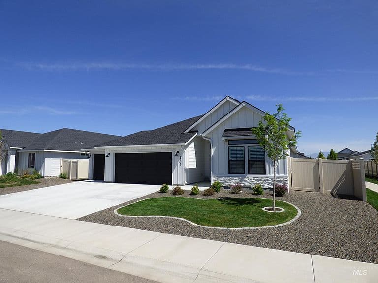 2708 E Buckaroo Dr photo 2