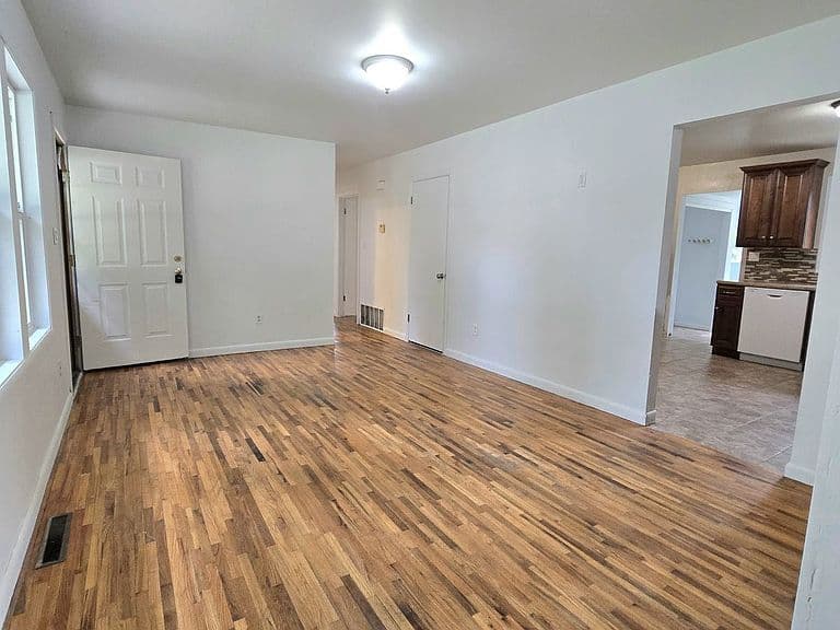 217 2nd St photo 3